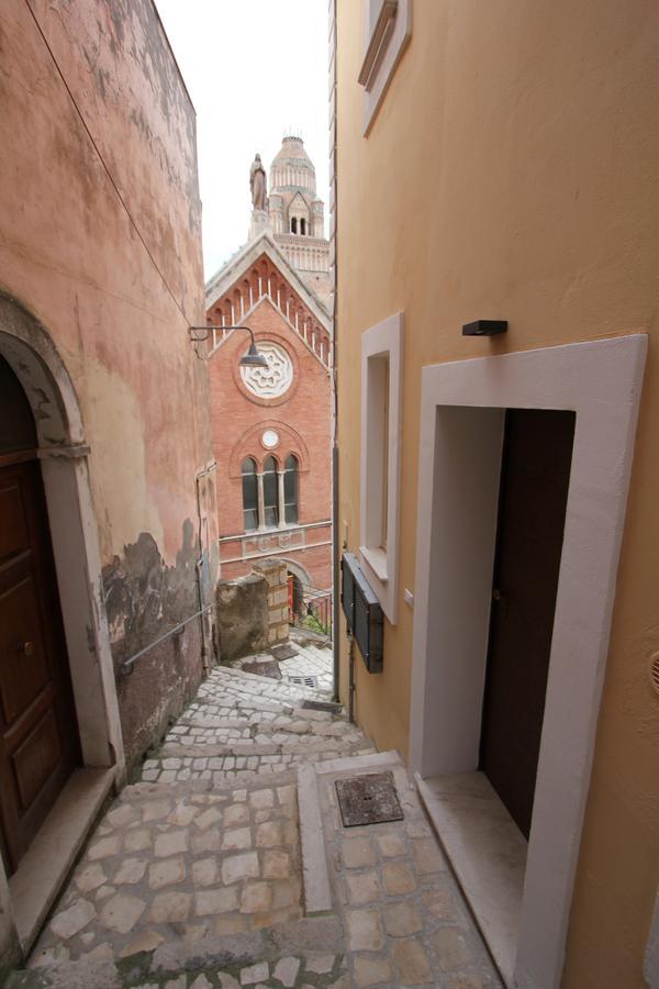 Il Viaggiatore Gaeta Medievale B&B מראה חיצוני תמונה