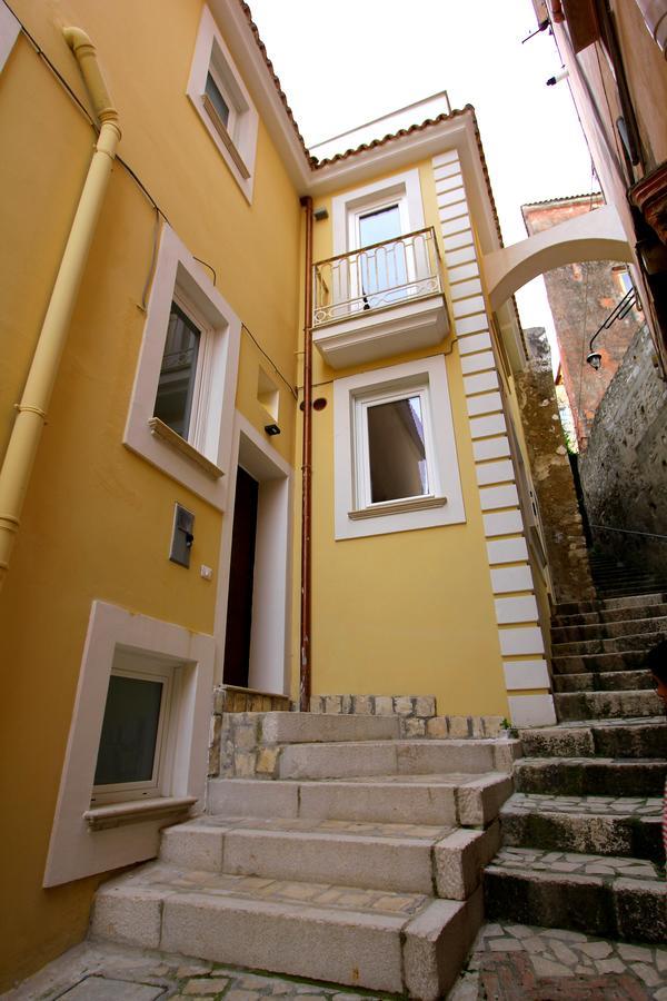 Il Viaggiatore Gaeta Medievale B&B מראה חיצוני תמונה