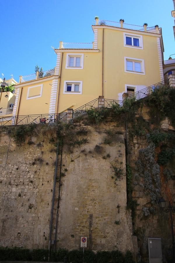 Il Viaggiatore Gaeta Medievale B&B מראה חיצוני תמונה